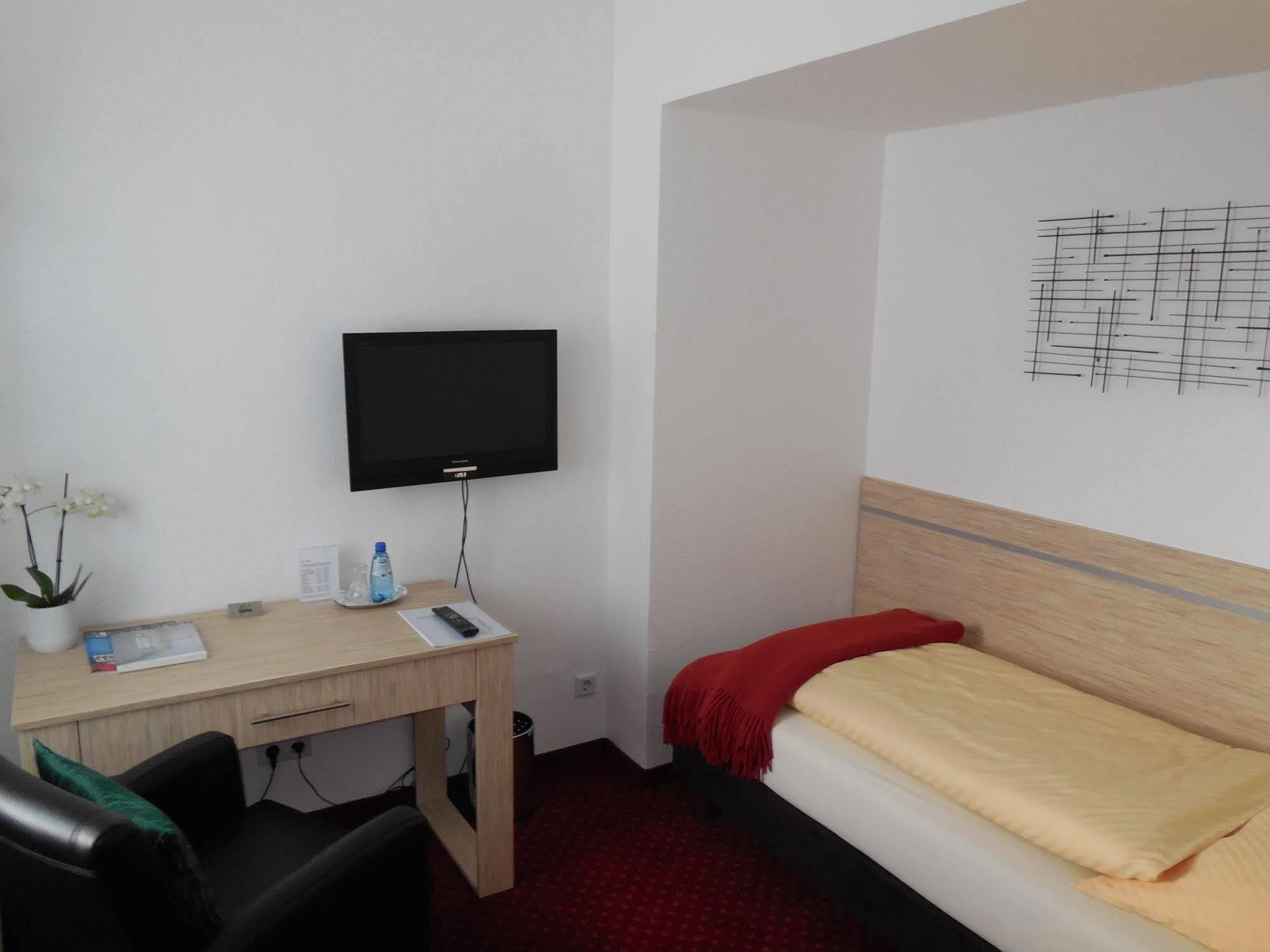 Hotel Sechzehn Leverkusen Eksteriør billede